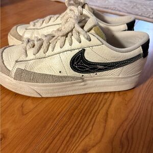 Nike White and Black Women's Sneakers